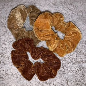 Three brown velvet scrunchies✨✨